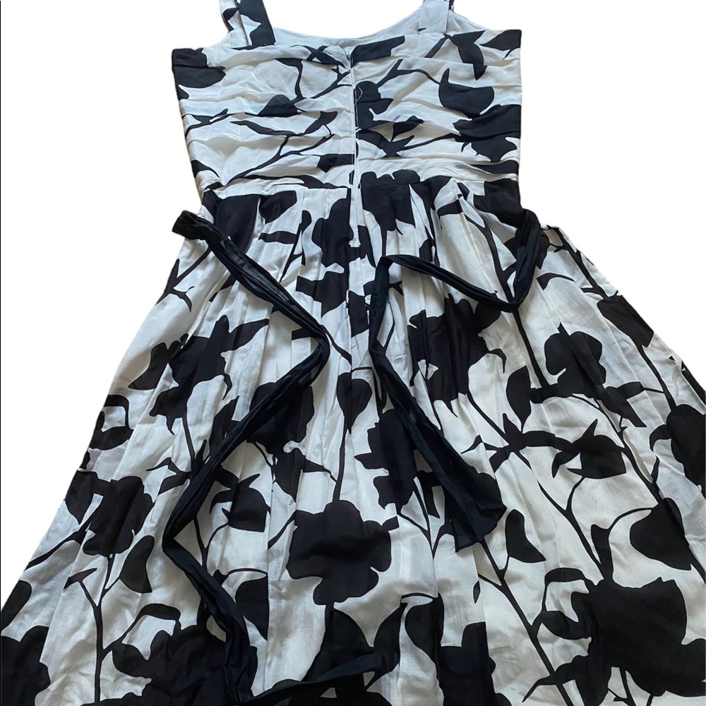 Women’s Size 10 Black House White Market Black & White Floral Dress - Picture 2 of 10